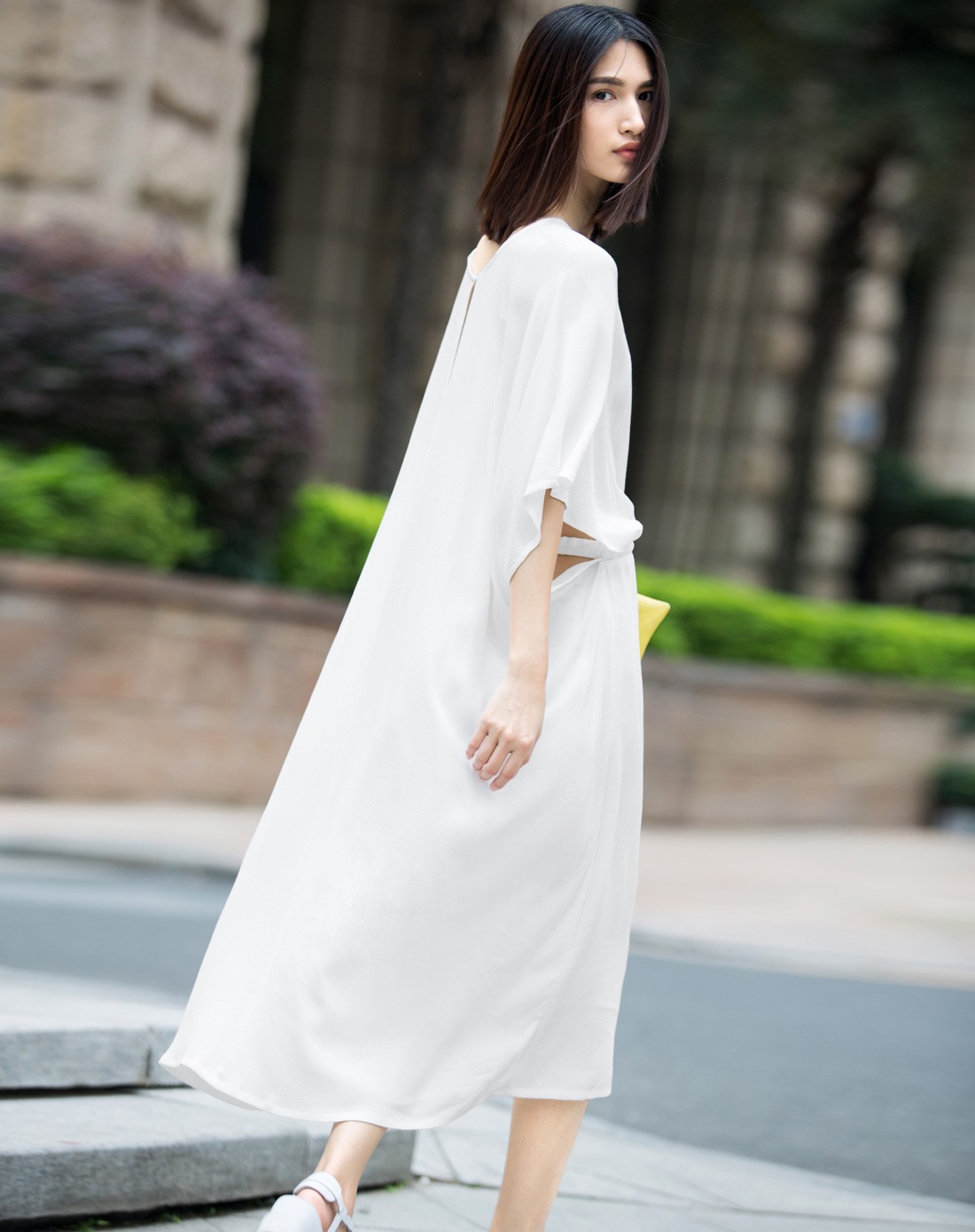 米白垂感蝙蝠袖橡筋腰宽松连衣裙