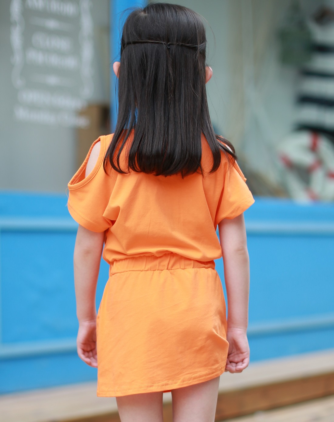女童橘黄长款露肩袖连身裙