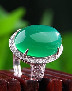 天然绿玉髓蛋形戒指(国家权威认证)