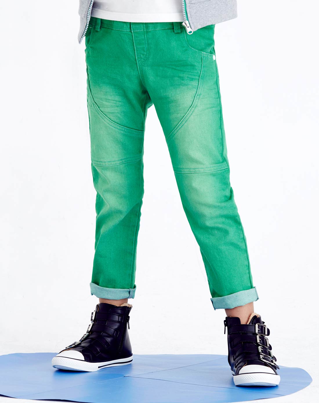 男童绿色牛仔裤