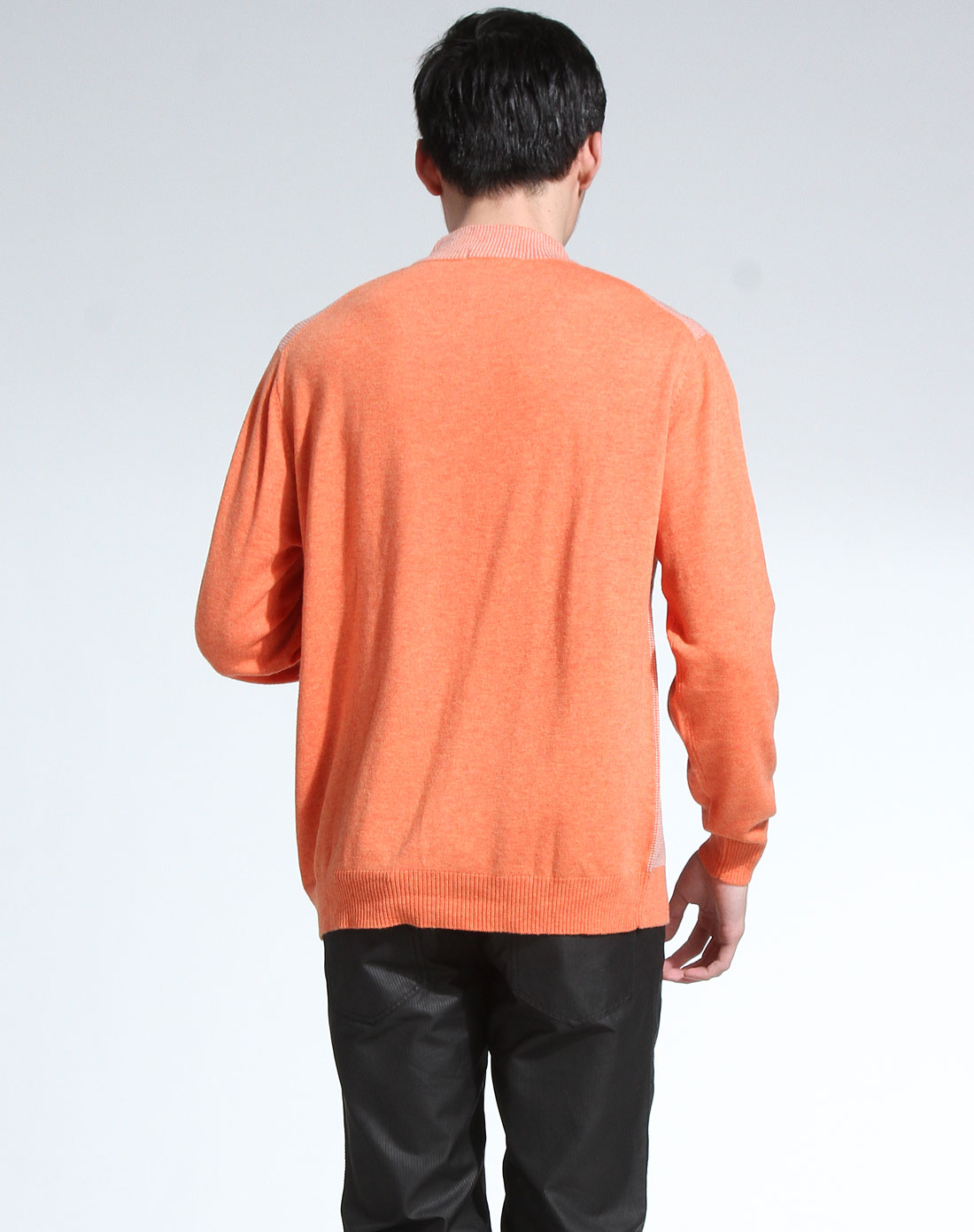 橘白色半拉链长袖毛衣