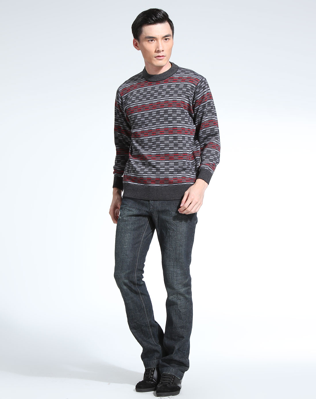 灰红黑色长袖毛衣