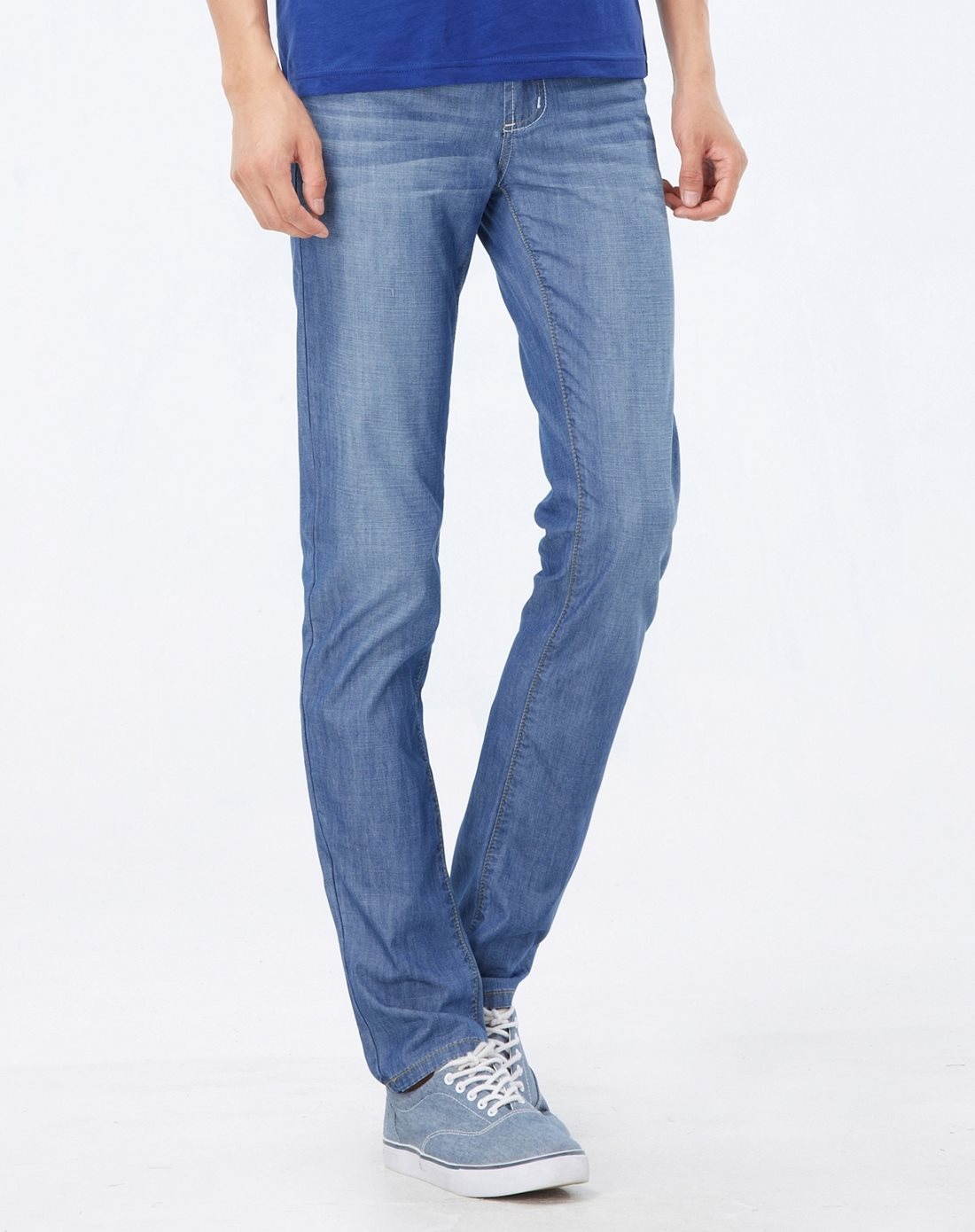 中蓝色摩登猫须轻薄窄脚牛仔裤