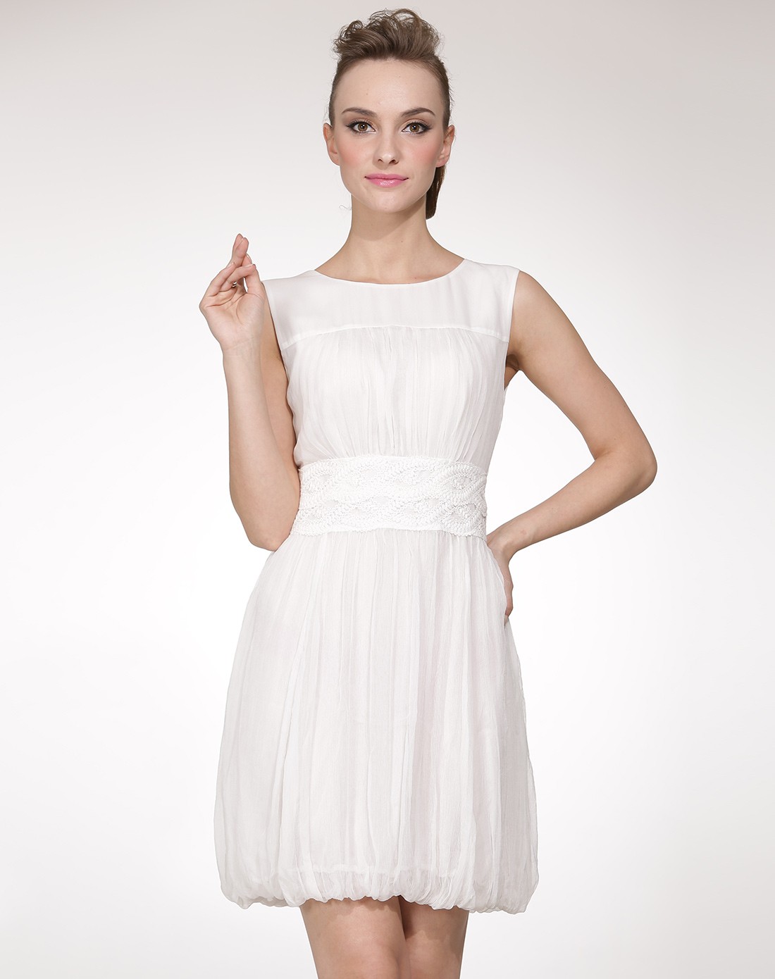 女款白色真丝背心连衣裙