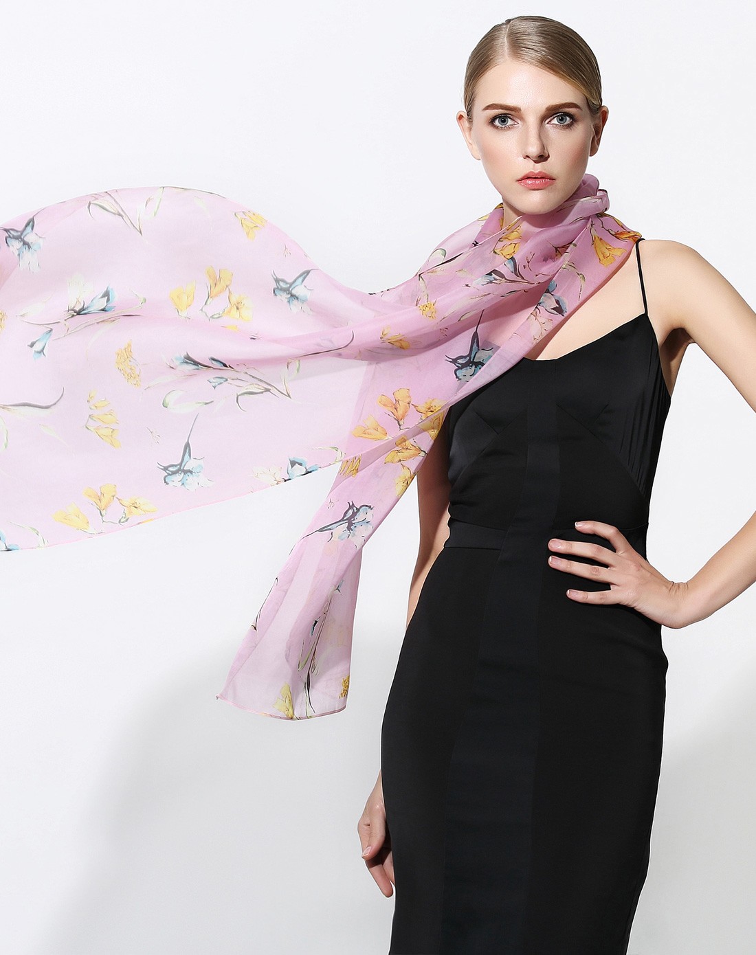 红色花朵欧根纱桑蚕丝巾