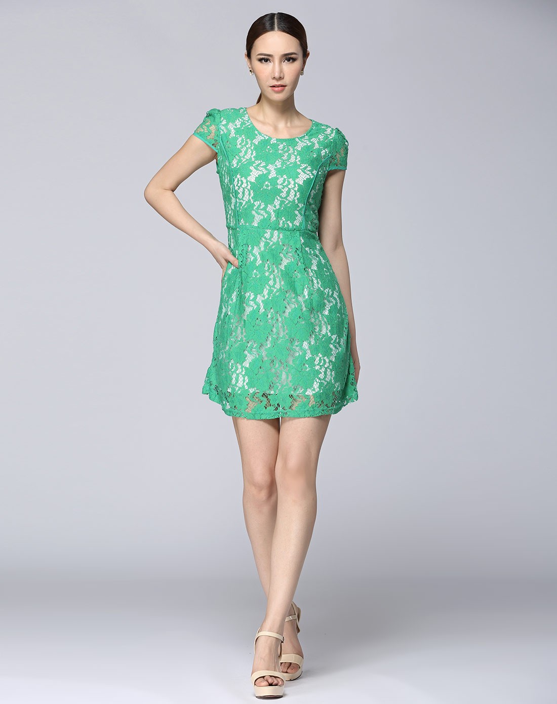 青色淑女气质镂空花纹短袖连衣裙
