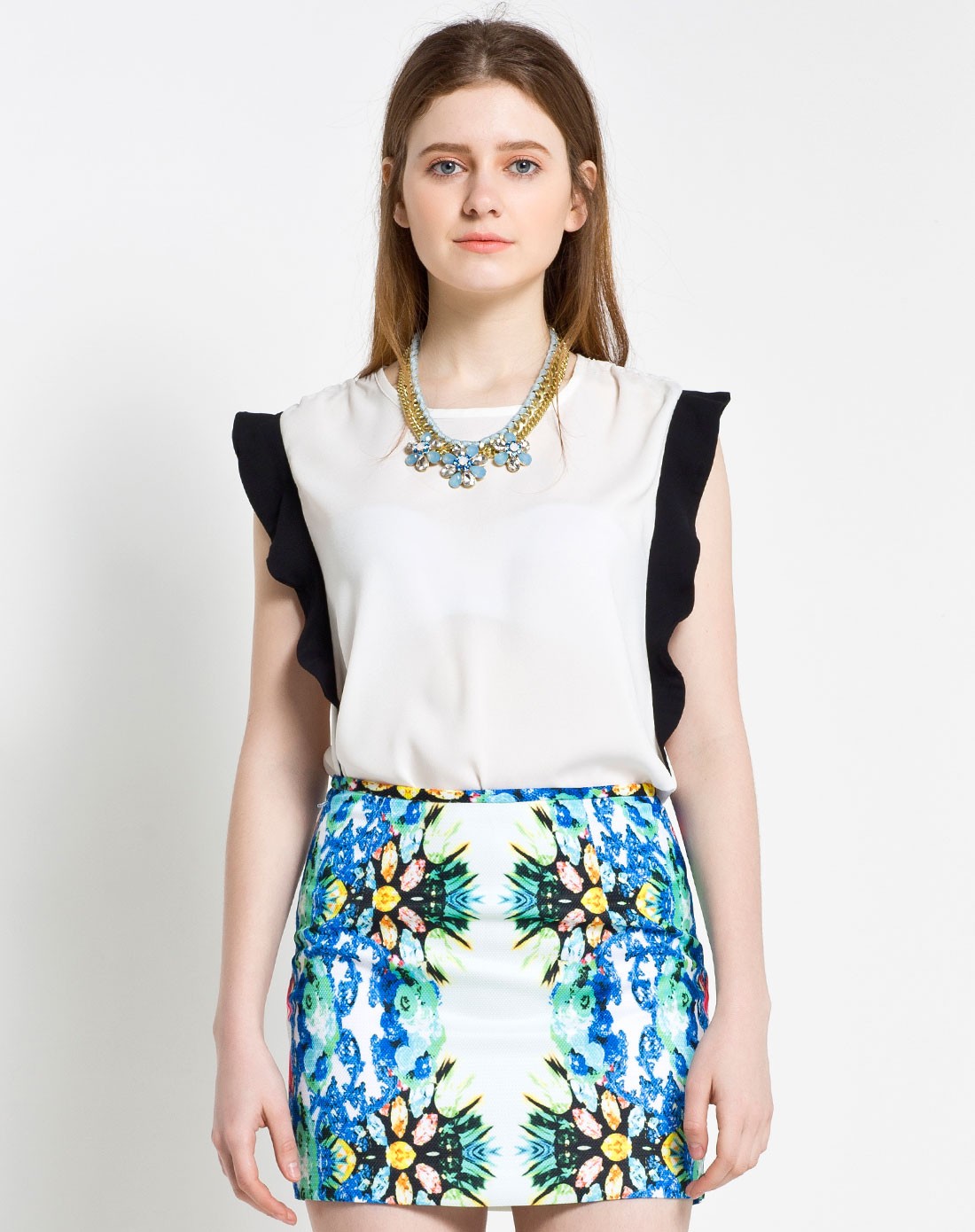 白色荷叶飞袖雪纺衫