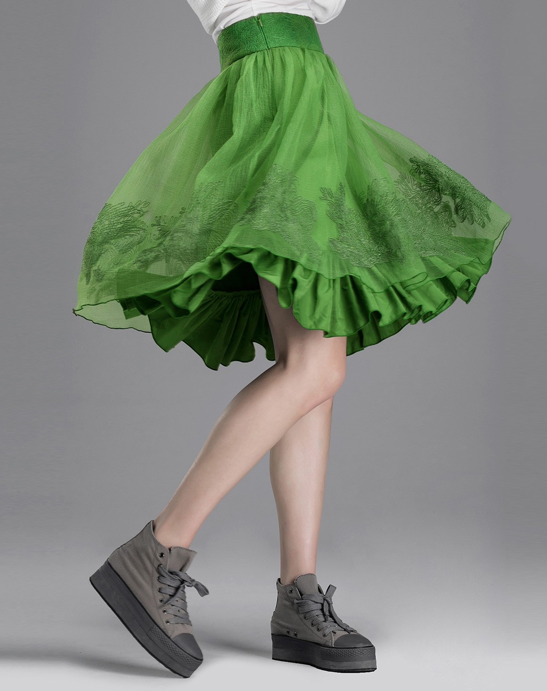 绿色明线绣花褶纱半身裙