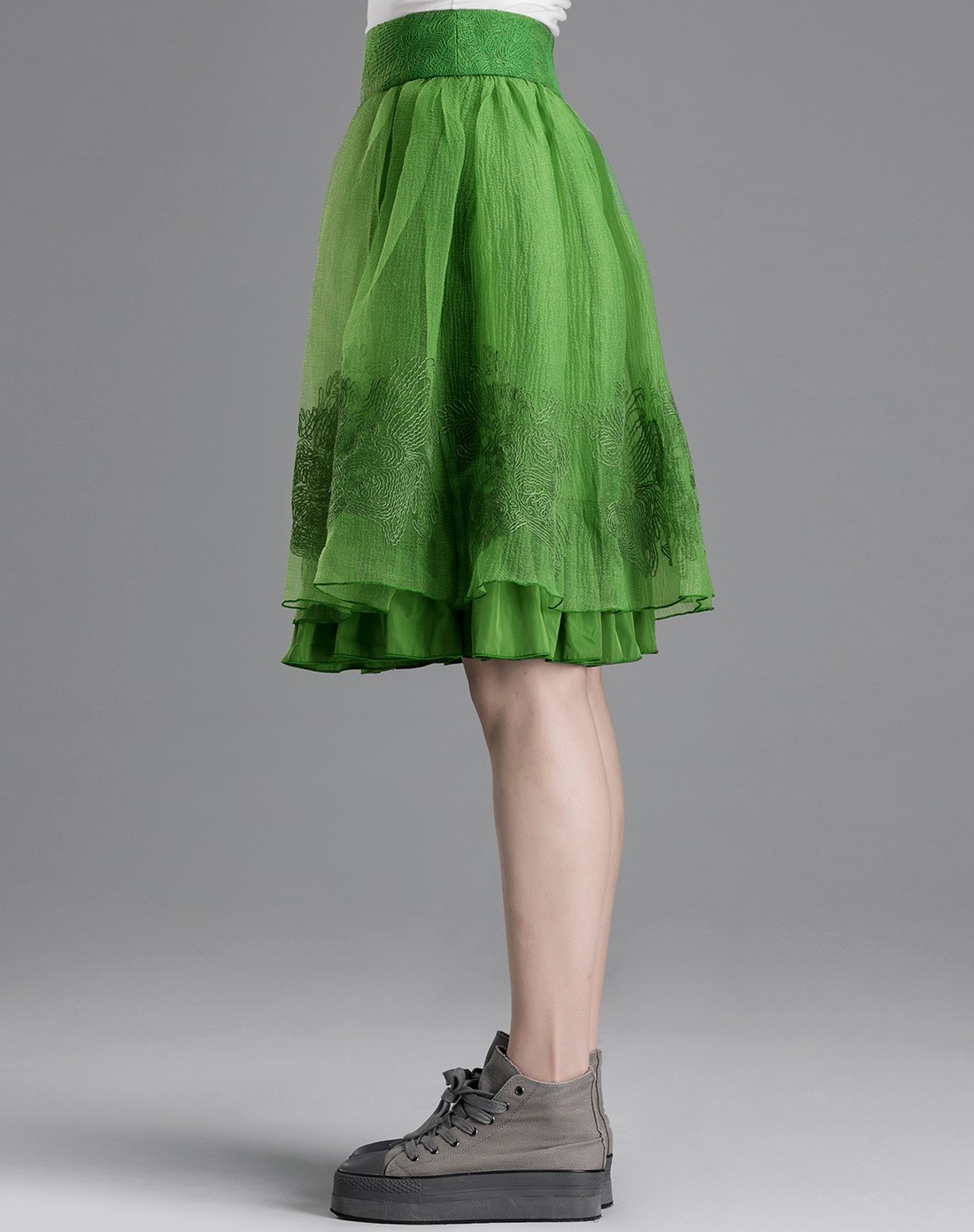 绿色明线绣花褶纱半身裙