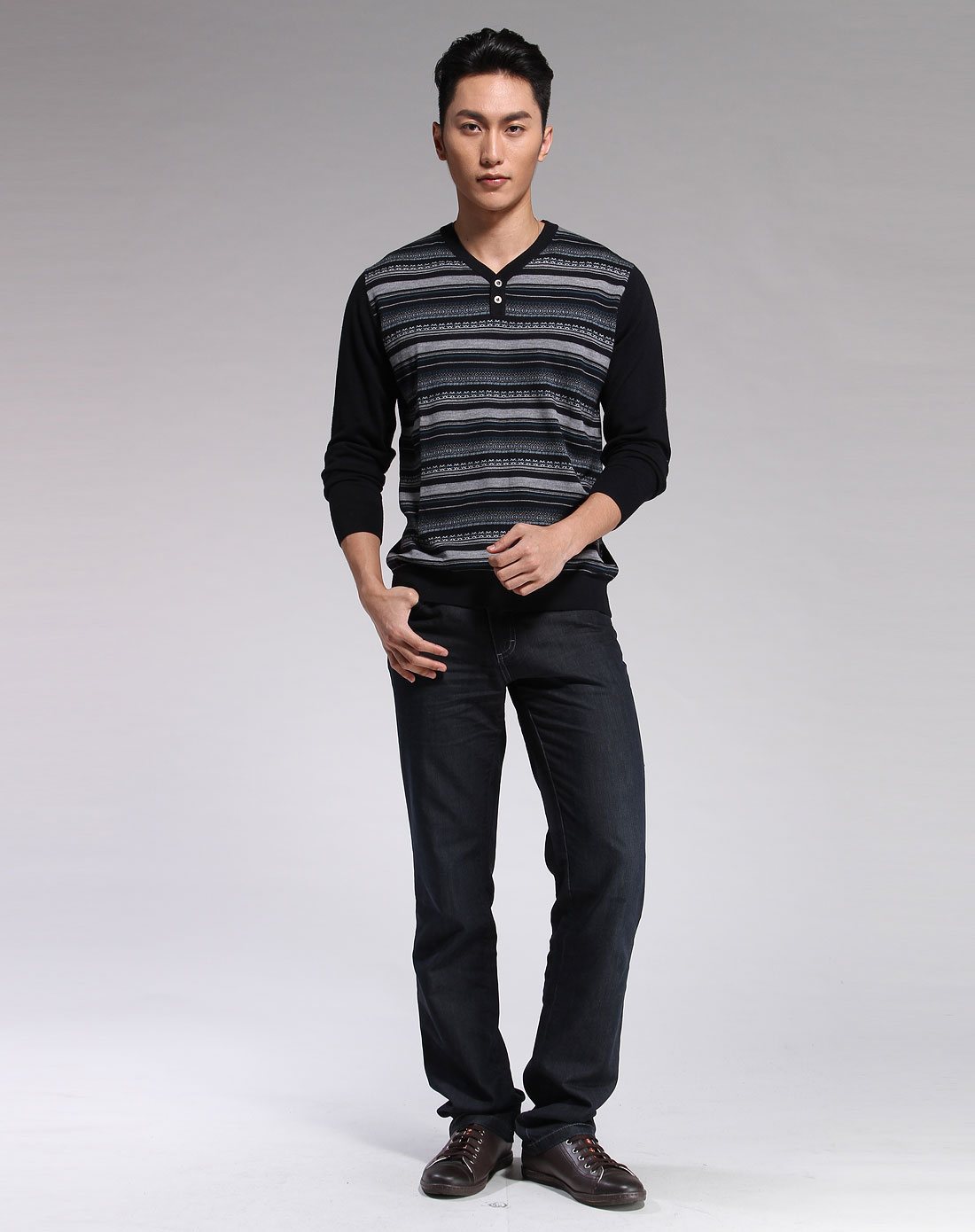 佛伦帝奴fllorinteno男装专场-黑色v领条纹印花时尚长袖针织衫