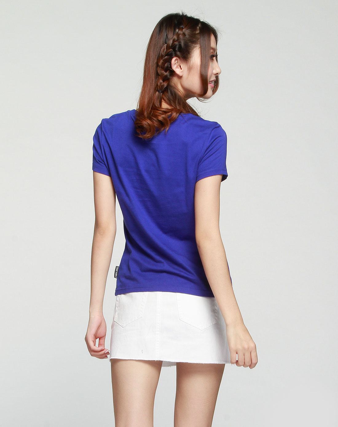 森马 宝蓝色烫印时尚图案短袖t恤