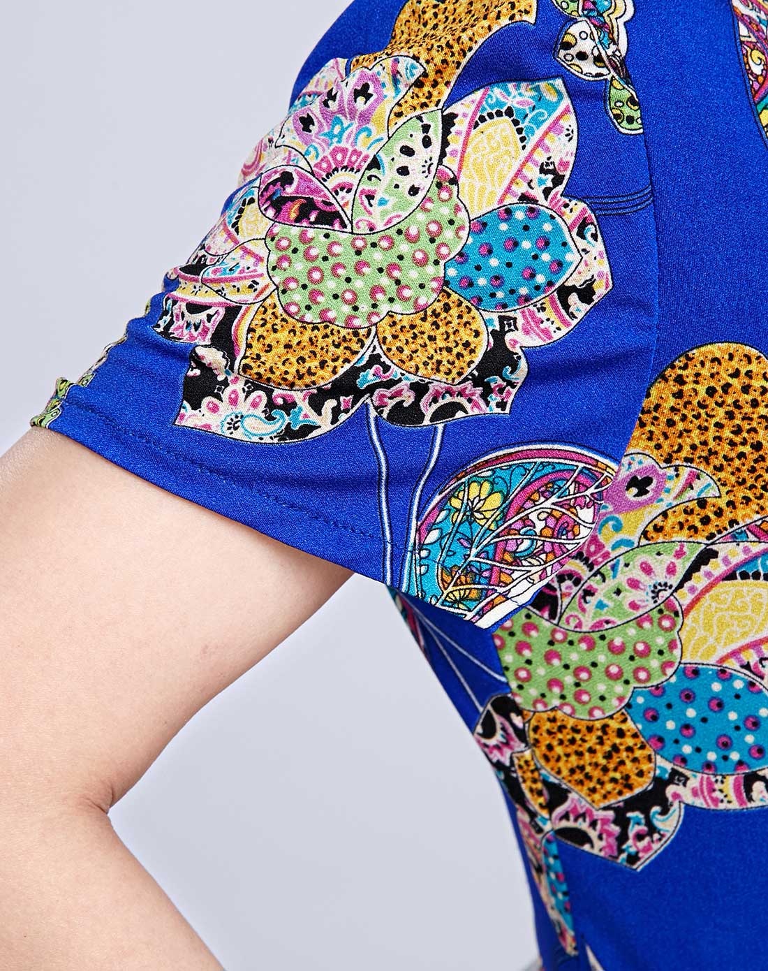 宝蓝色腰果花印花圆领短袖连衣裙