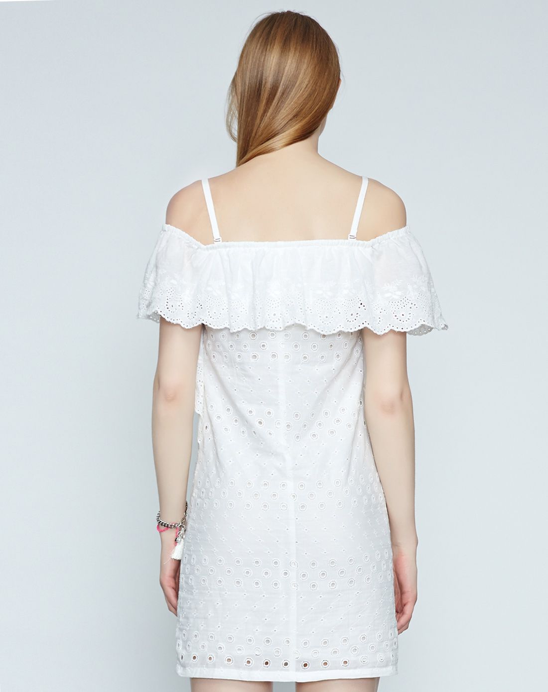 白色蝴蝶袖棉质镂空连衣裙