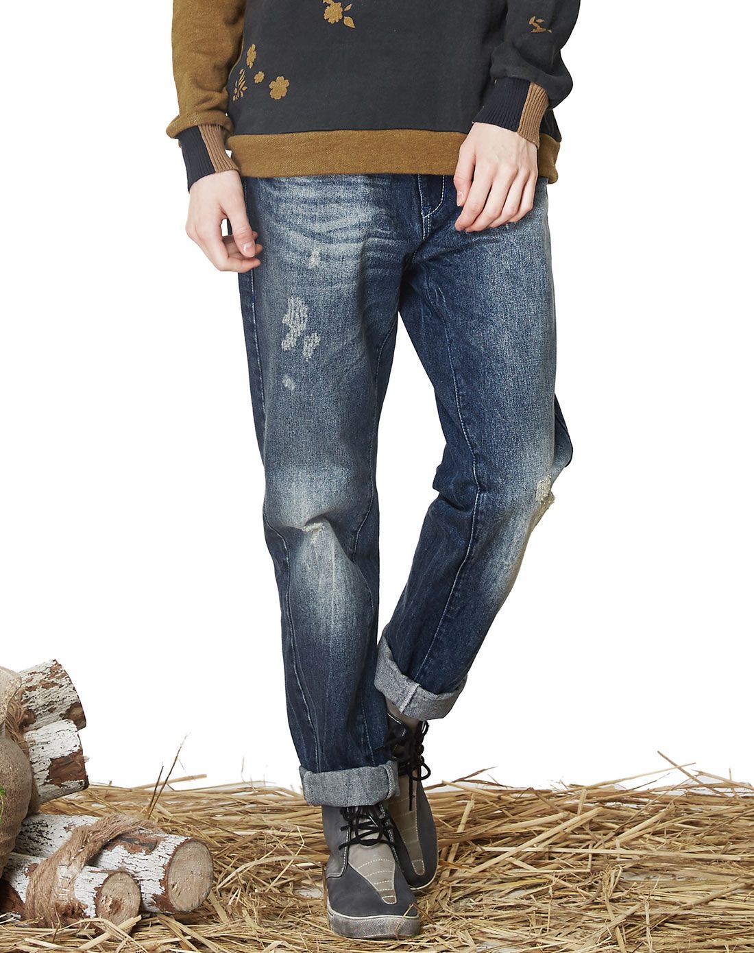 女款靛蓝局部绣花拼接牛仔裤