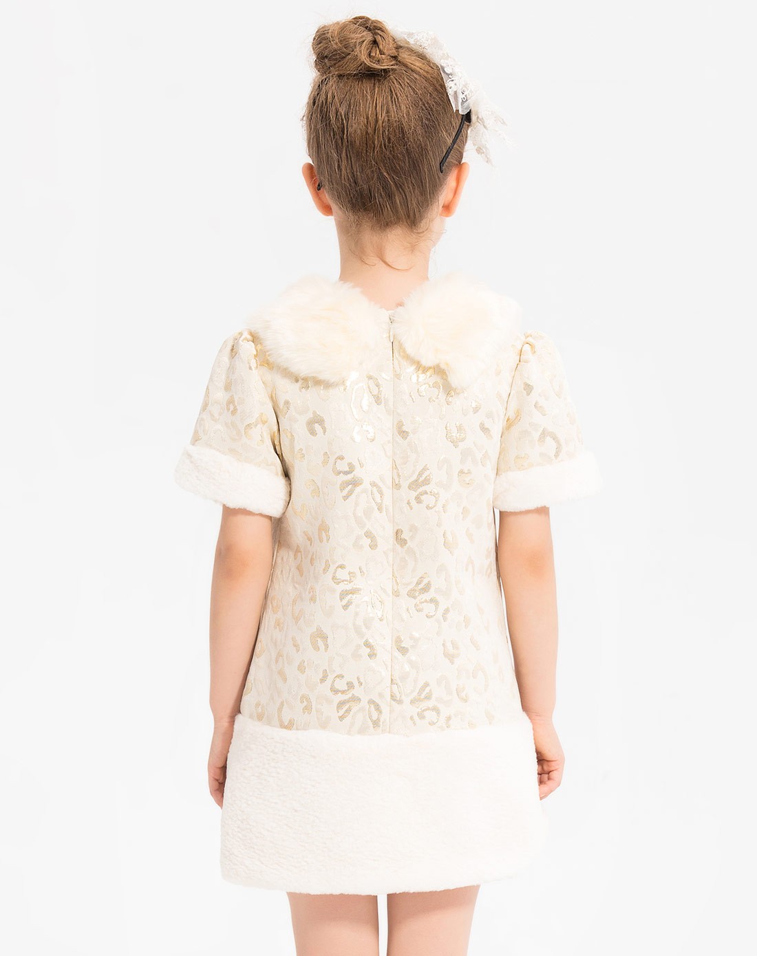 女童浅金色连衣裙