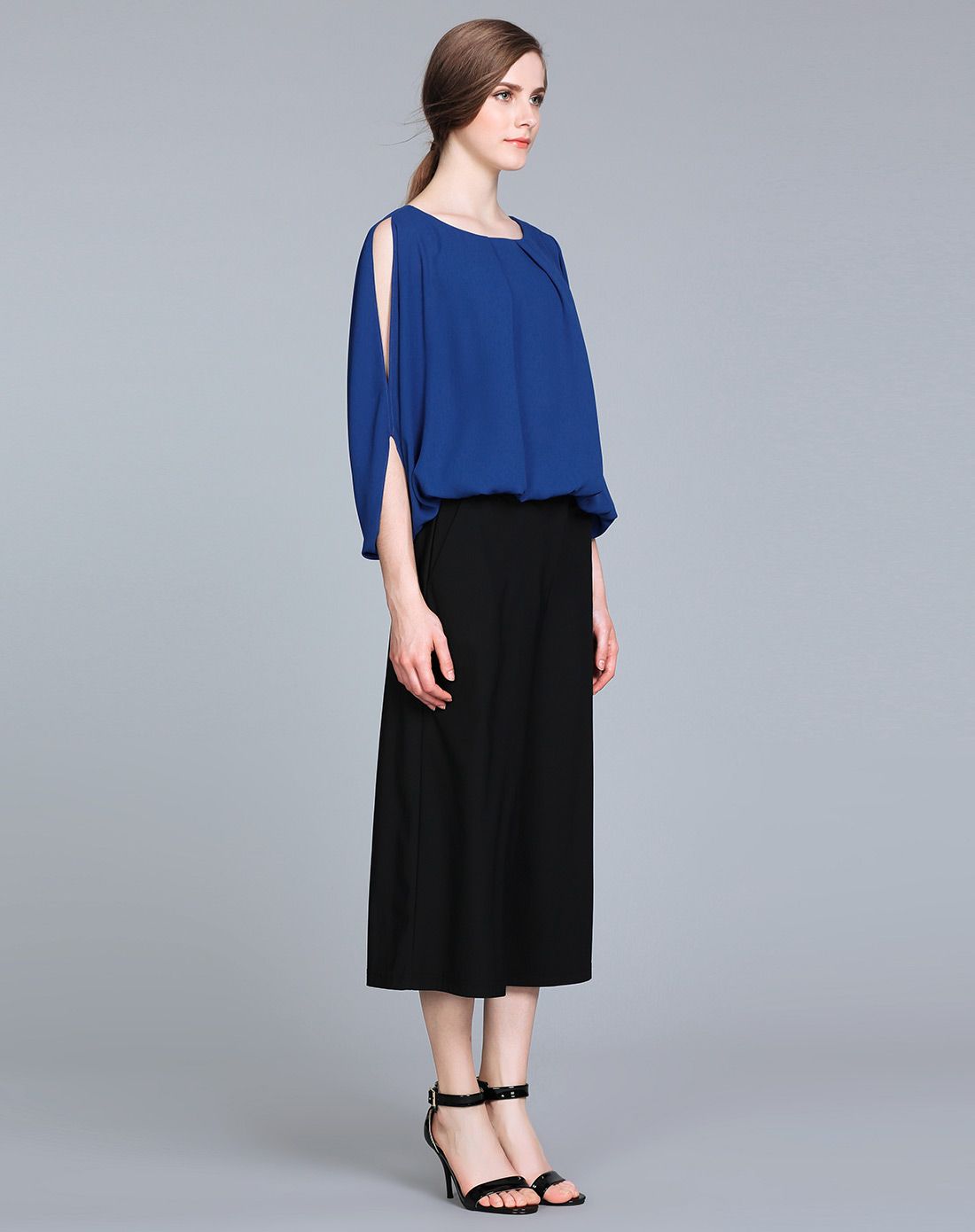 群青色时尚舒适露肩短袖套头衫