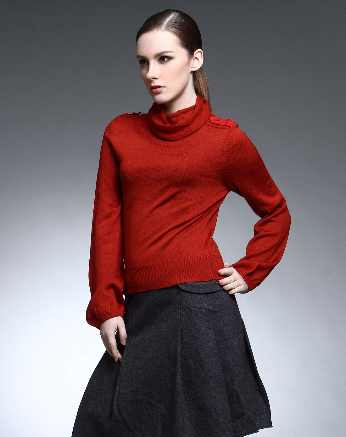 浅红色高领长袖毛衫