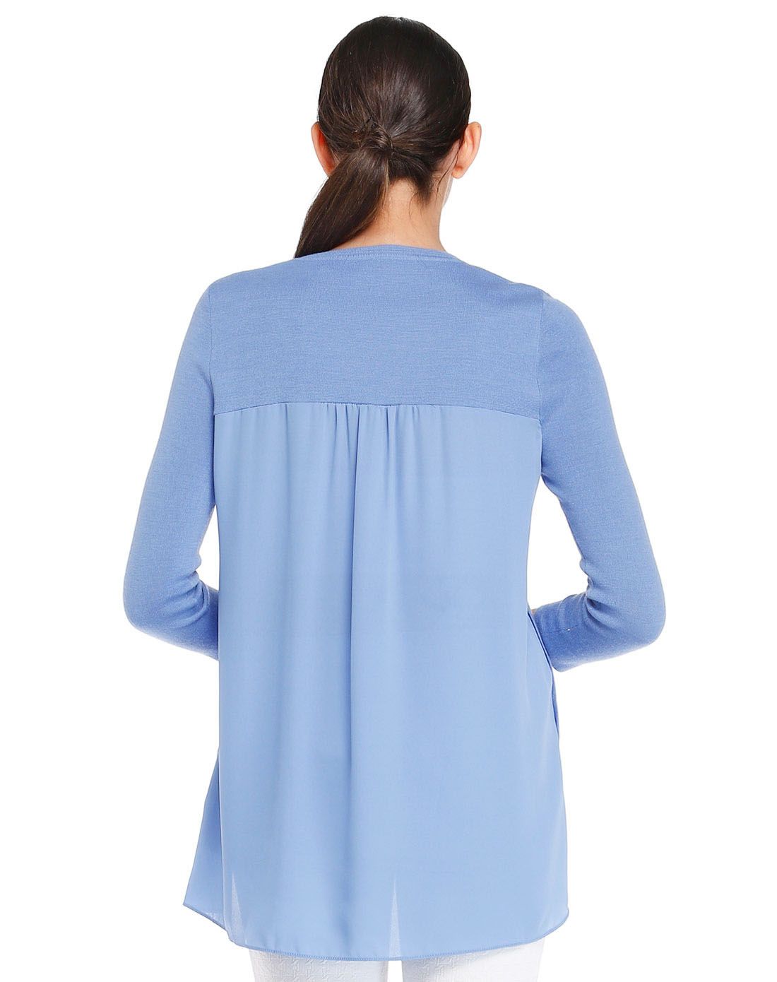 浅蓝色圆领贴花长袖针织衫