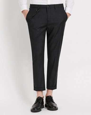 男款黑色脚口翻边休闲西裤