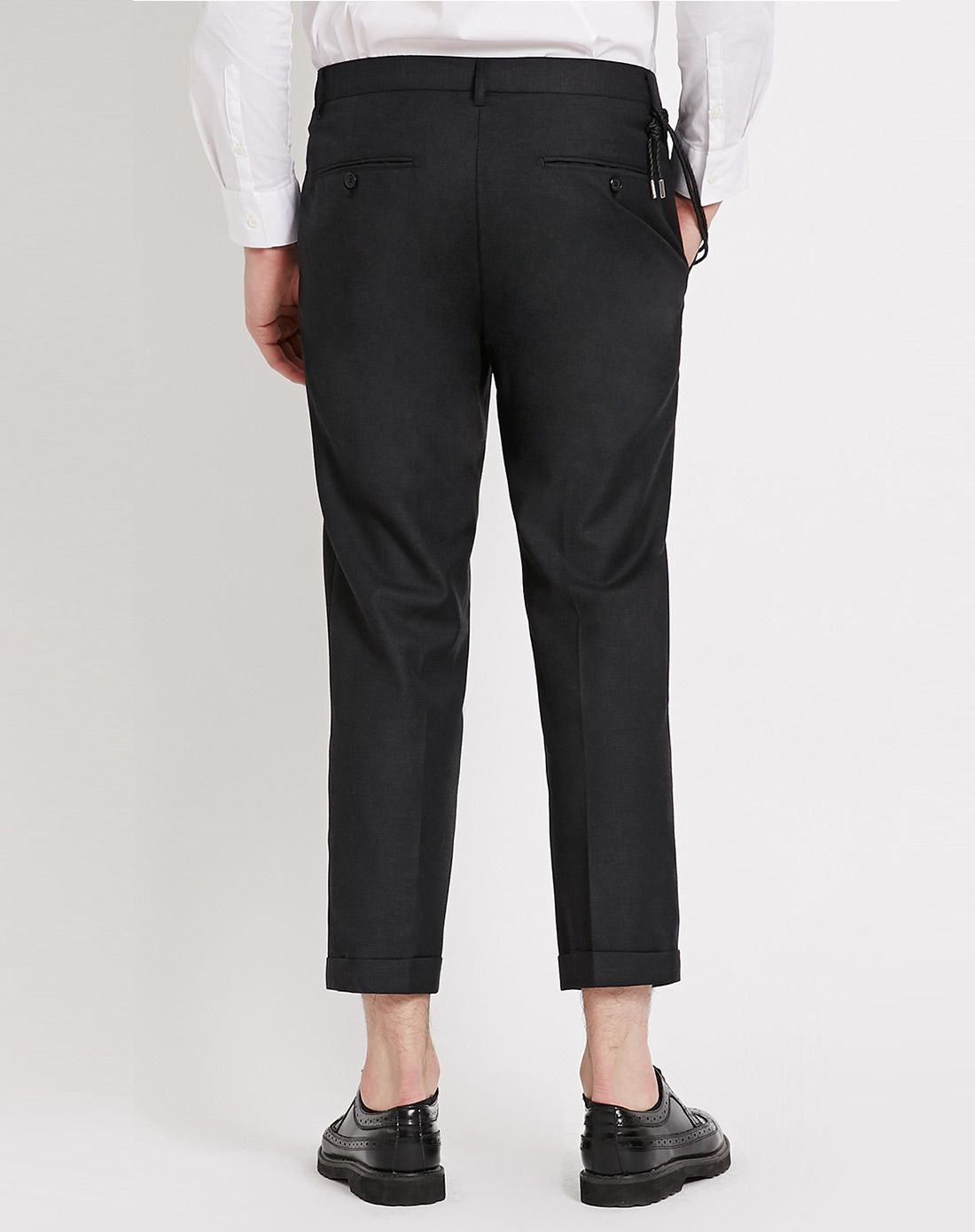 男款黑色脚口翻边休闲西裤