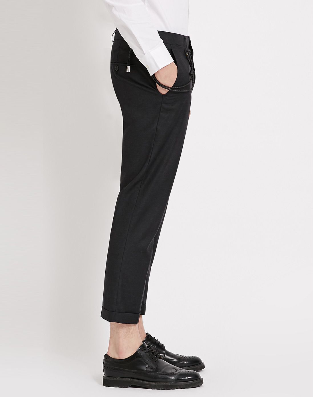 男款黑色脚口翻边休闲西裤