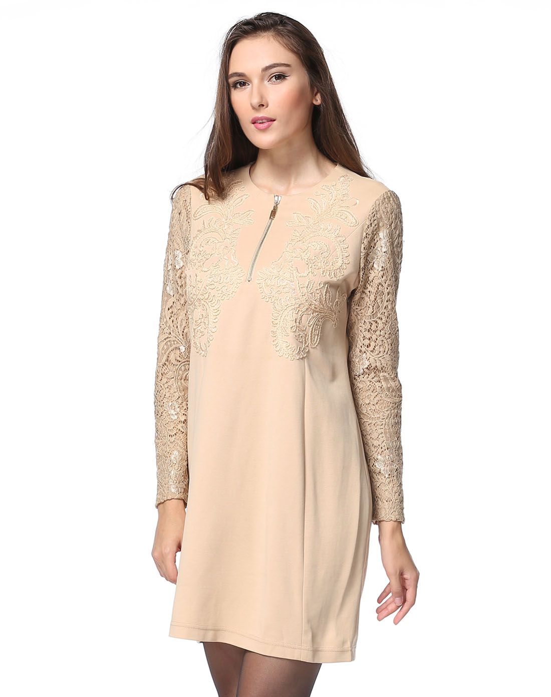 杏黄色典雅刺绣长袖连衣裙