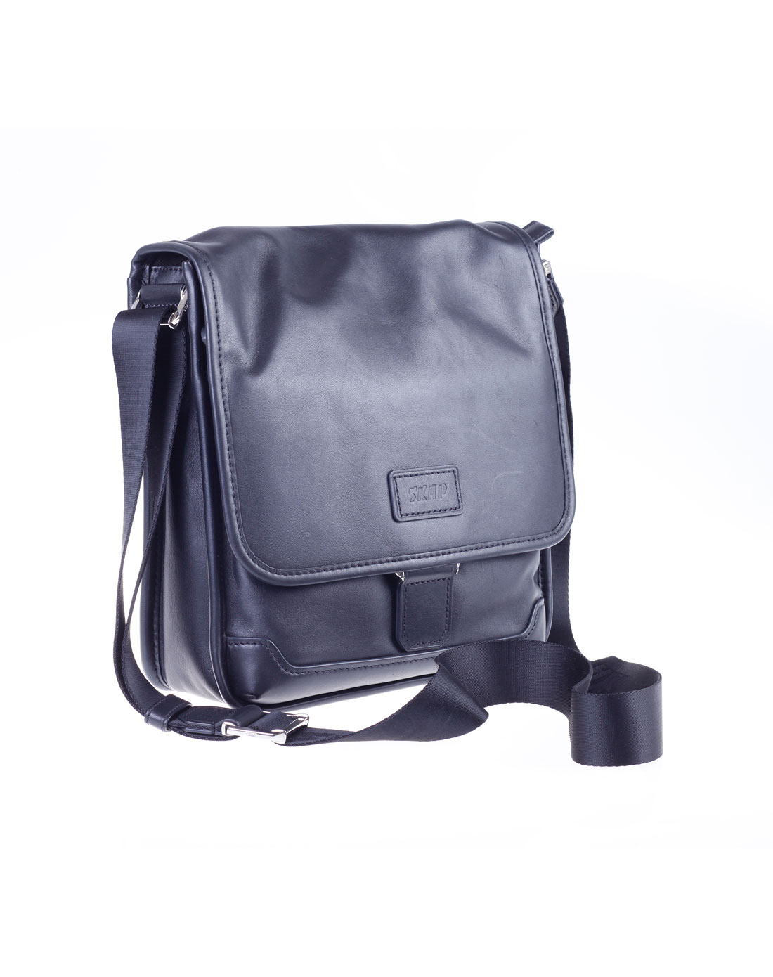 男款黑色时尚斜肩包