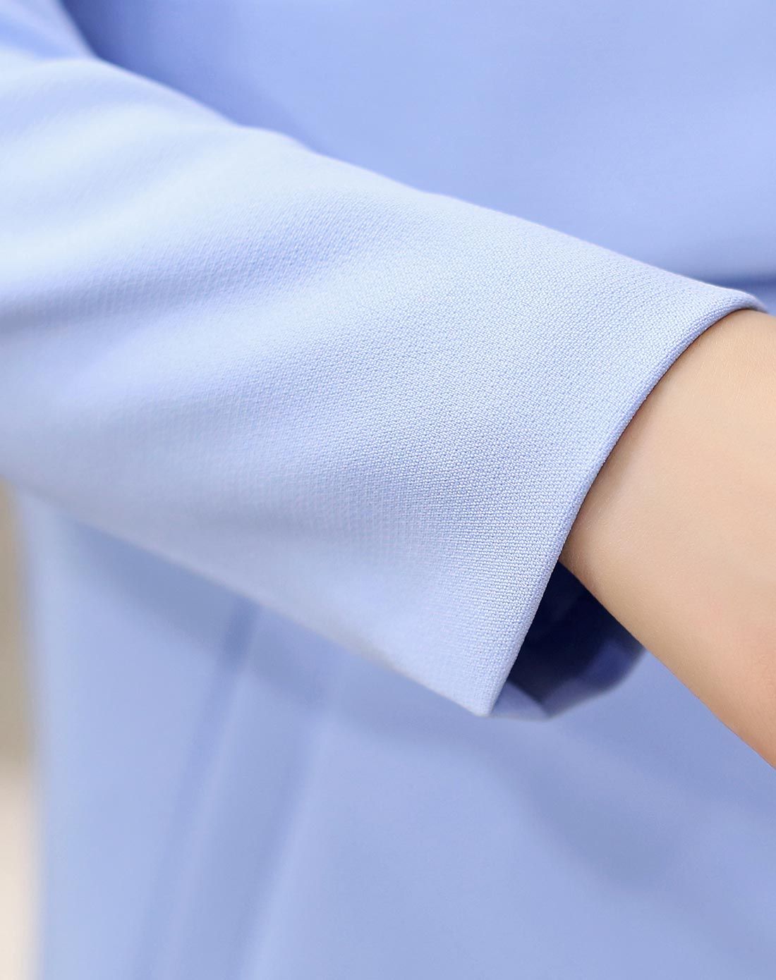 女水兰色立体拼接圆领纯色简约外套