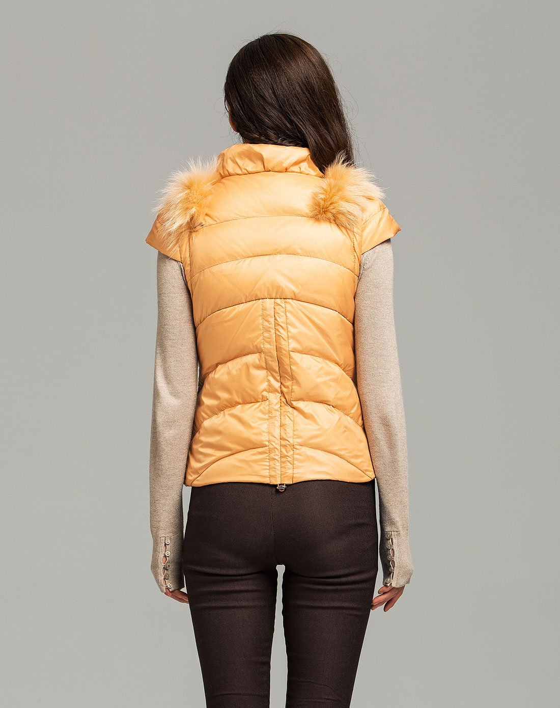 金咖色时尚短袖羽绒服