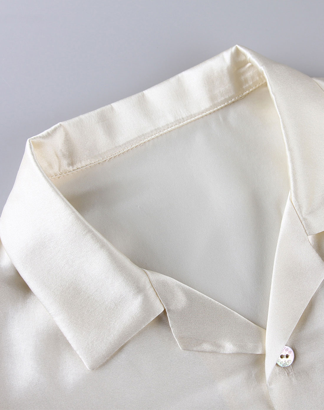 男宝宝白色真丝睡衣套装