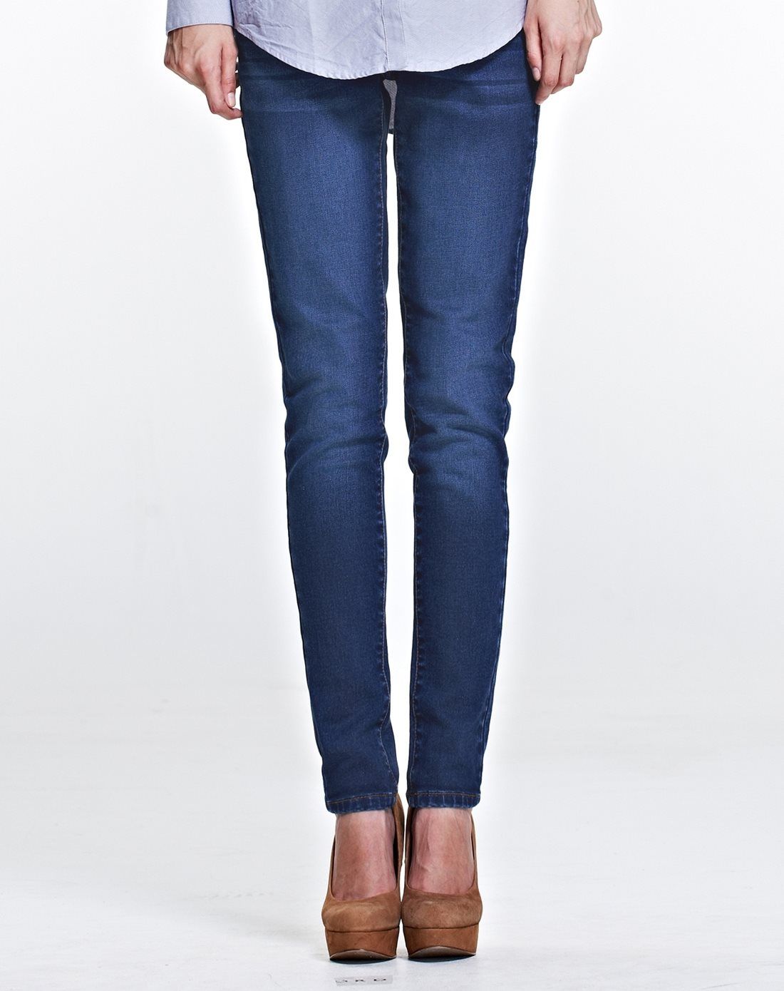 中蓝色柔软精工洗水修身窄脚牛仔裤