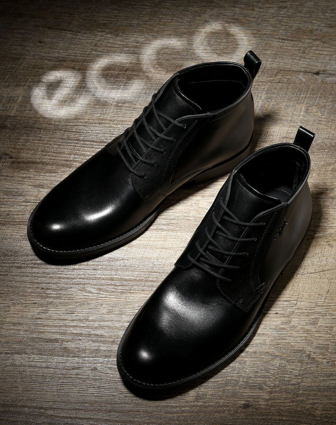 黑色时尚简约个性系带高帮皮鞋