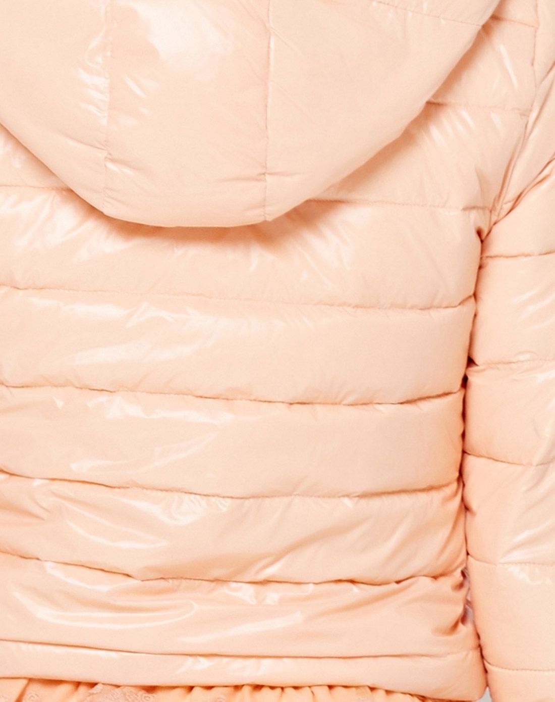 浅桔色薄款羽绒服