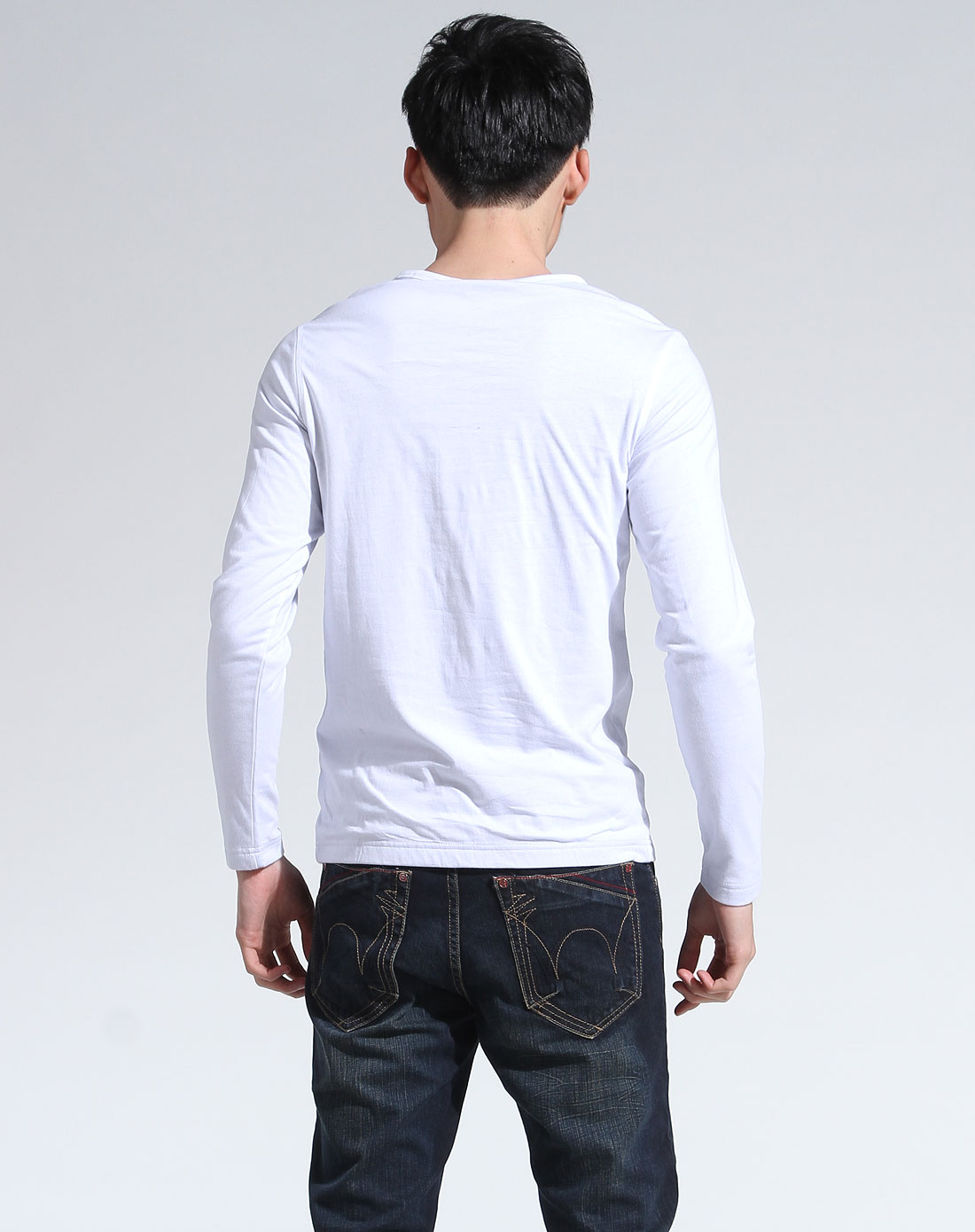 白色时尚休闲印花长袖t恤衫