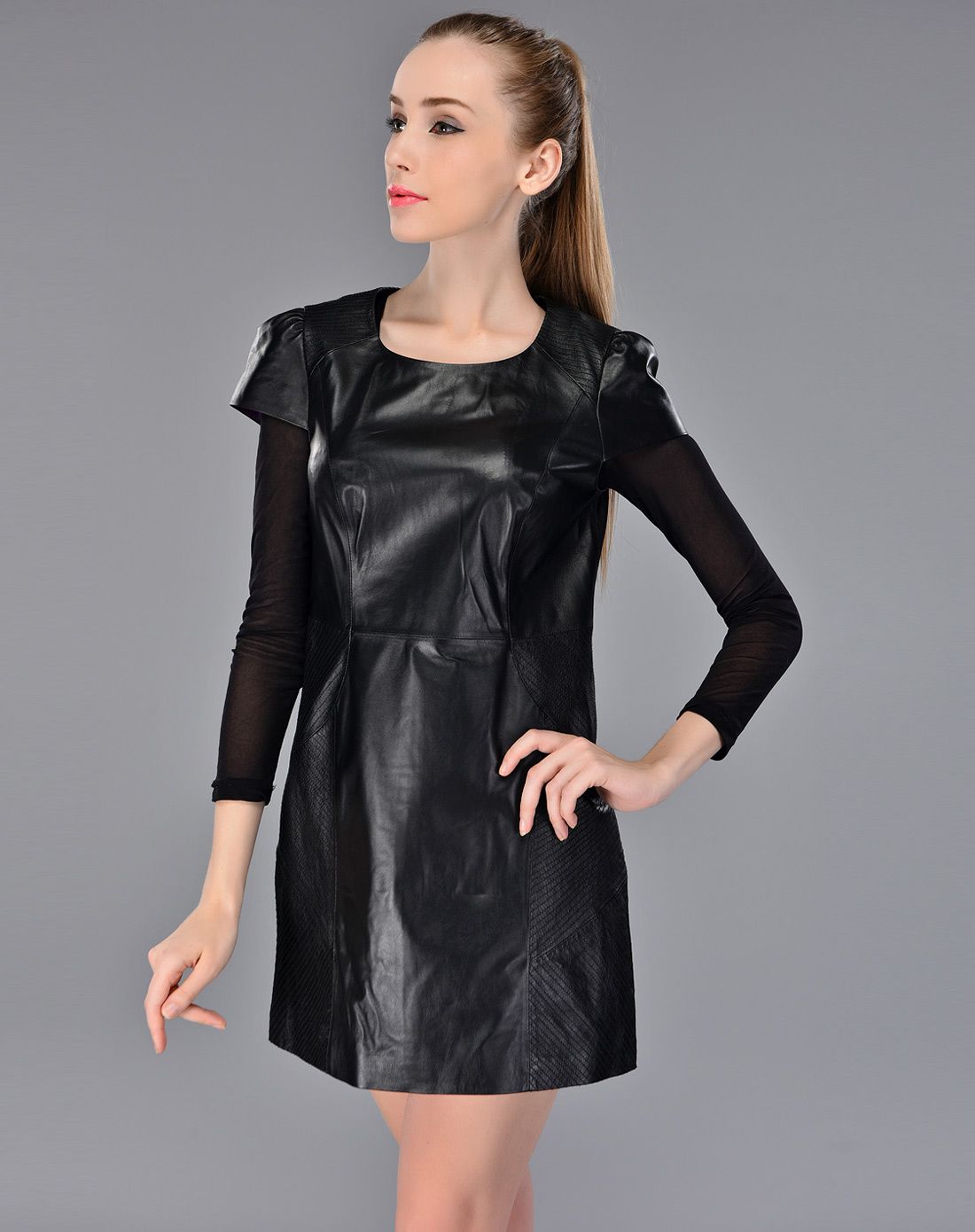 女款黑色简洁大方短袖连衣皮裙