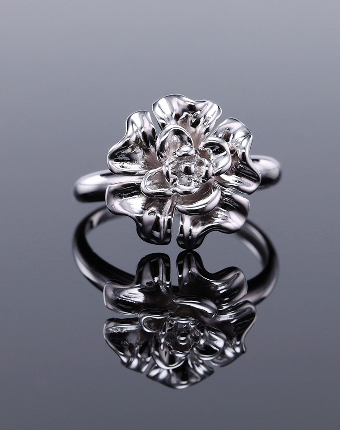 女款白色玉兰花戒指