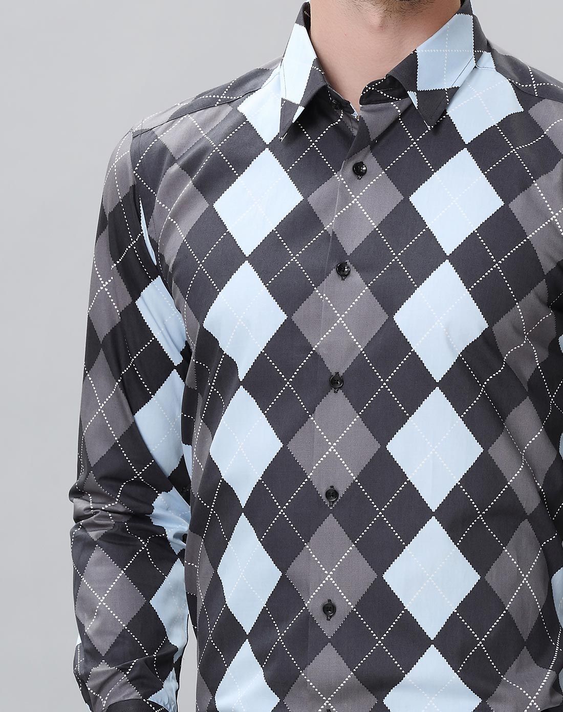 蓝色菱形格子长袖衬衫