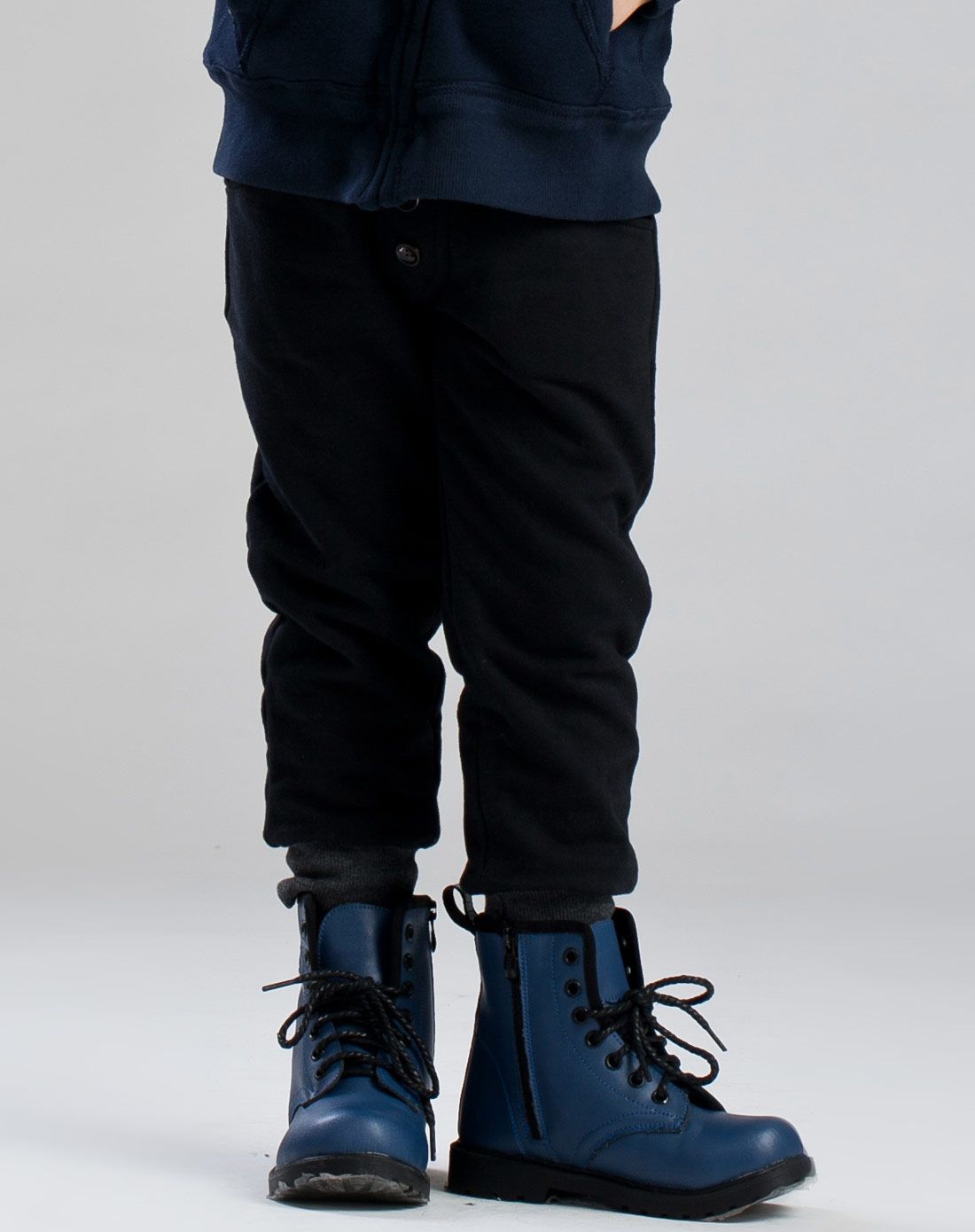 男童黑色针织夹裤