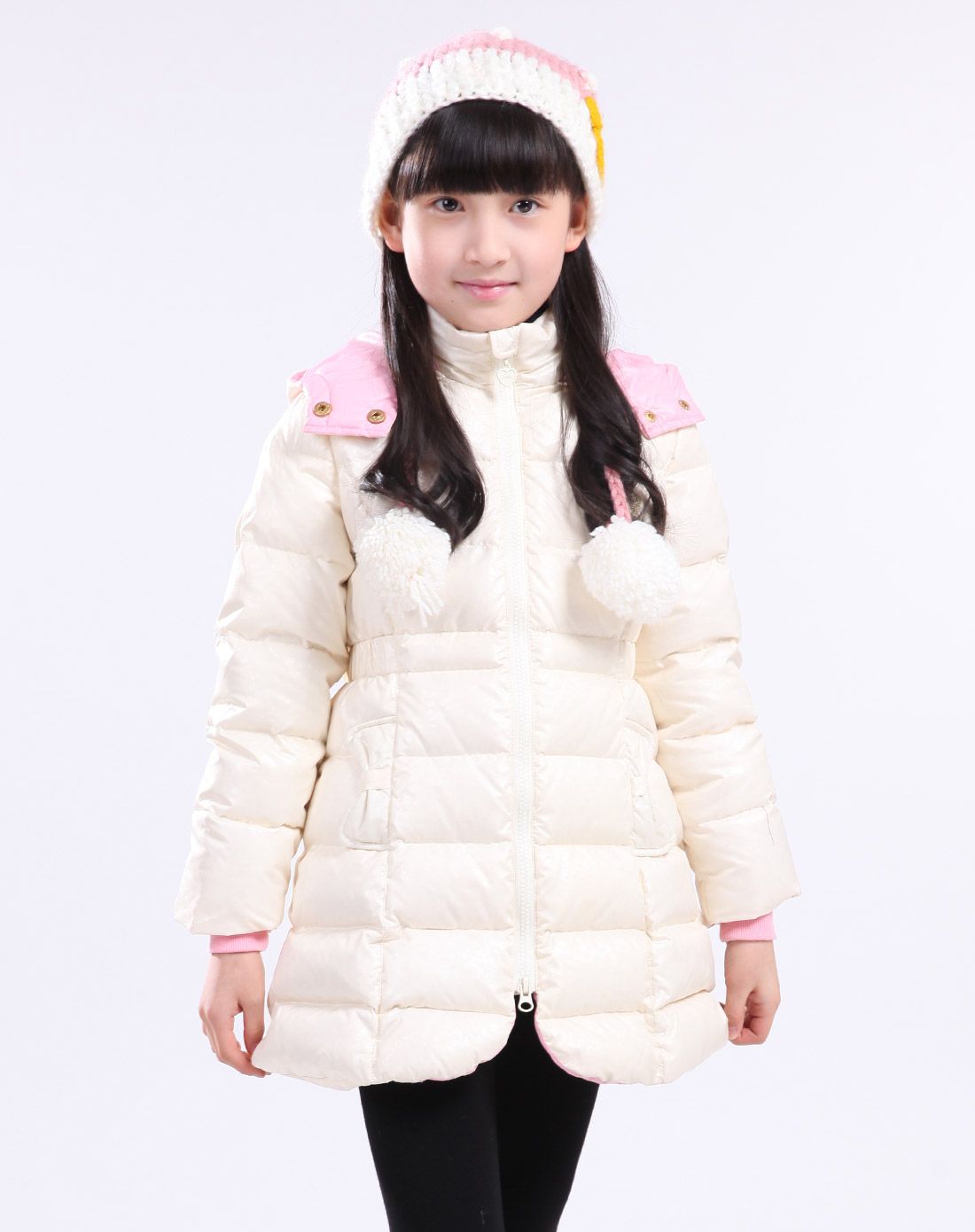 女童米黄羽绒服