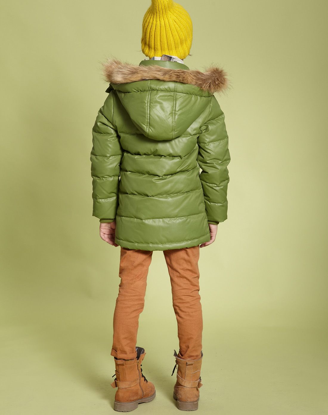 男童苔绿羽绒服