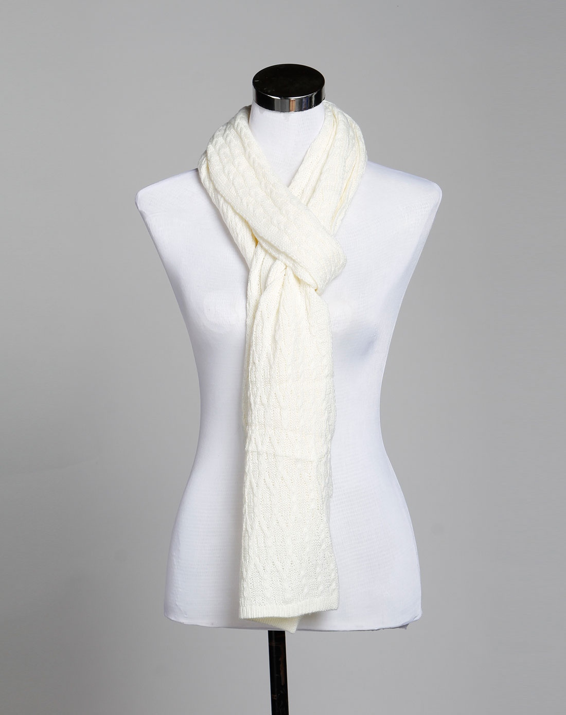 白色时尚围巾