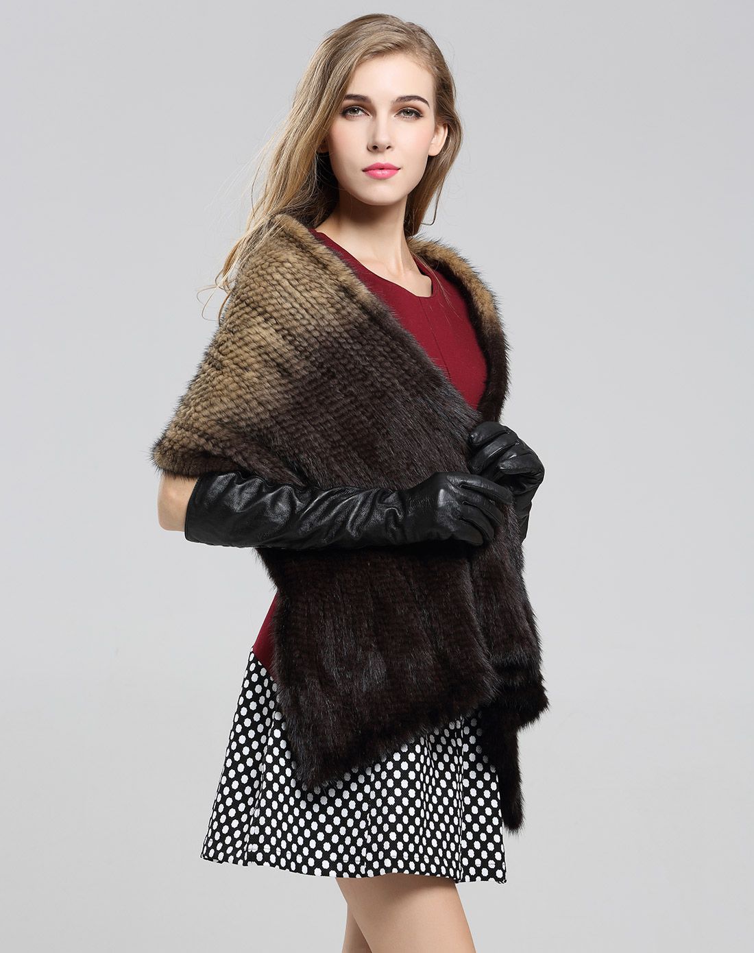 女咖啡色水貂过渡披肩