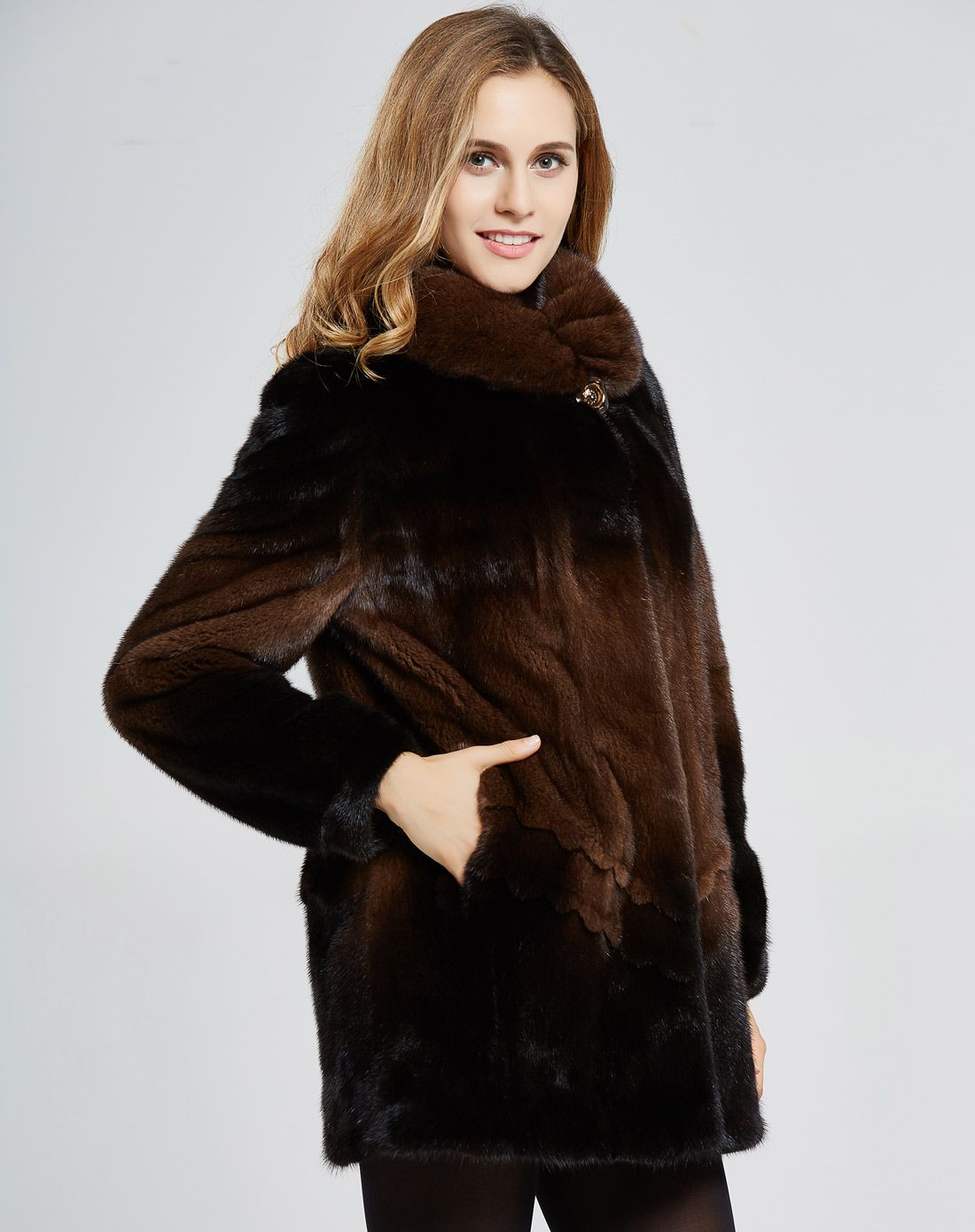 女款咖啡色整水貂大反领奢华裘皮大衣