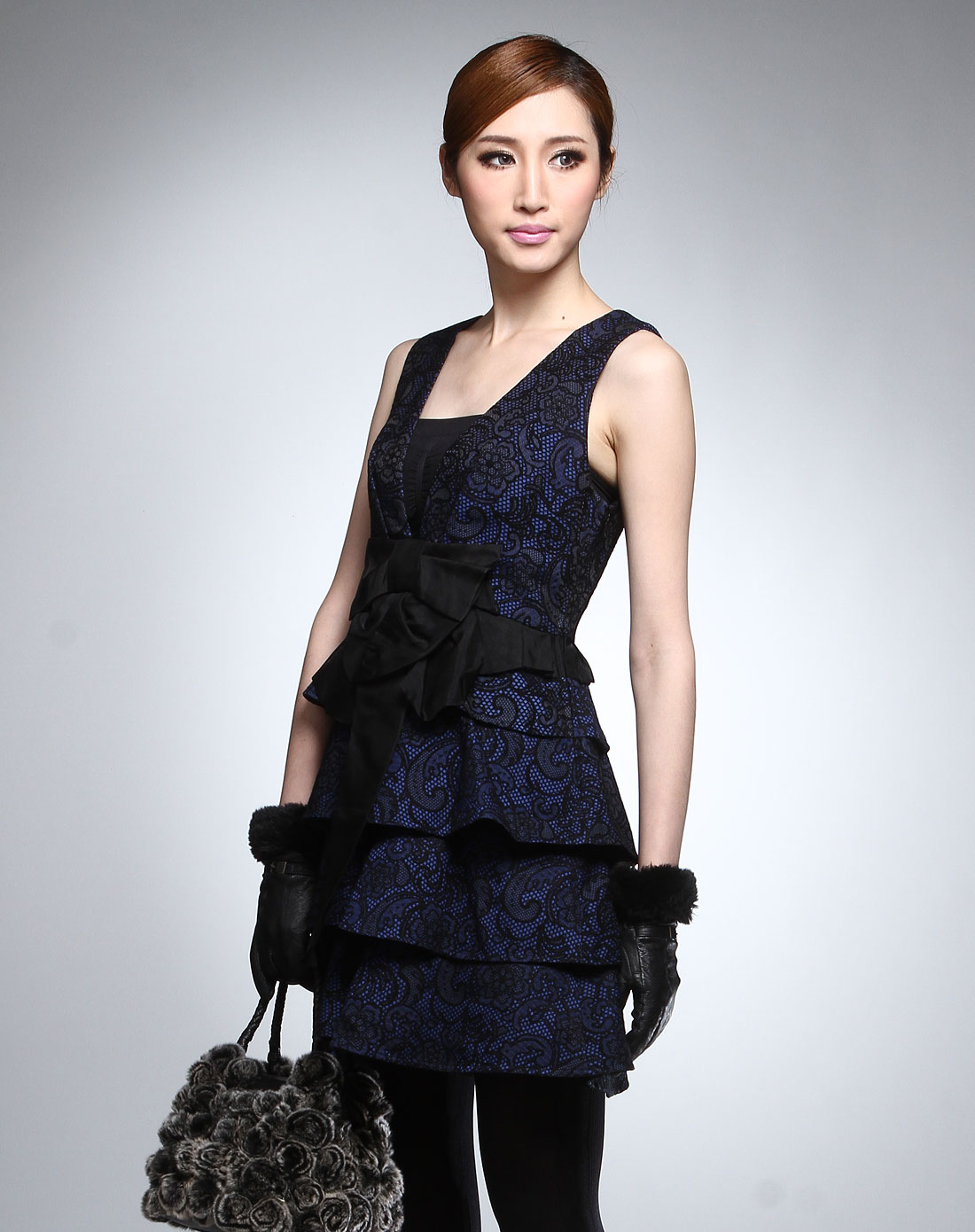 卓雅jorya旗下女装混合专场 恩曼琳 蓝色绣花时尚无袖连衣裙  