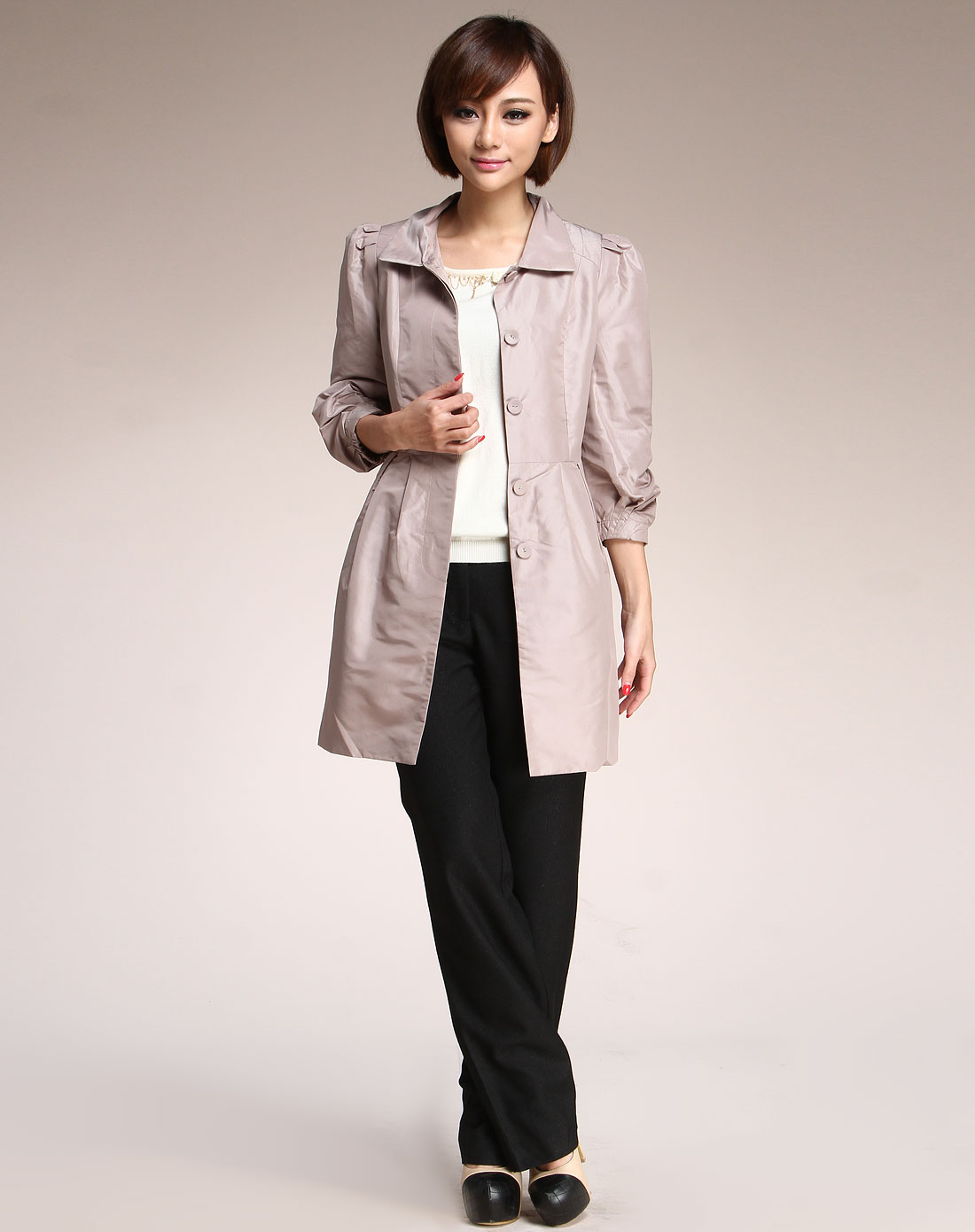 浅卡其色翻领休闲七分袖风衣