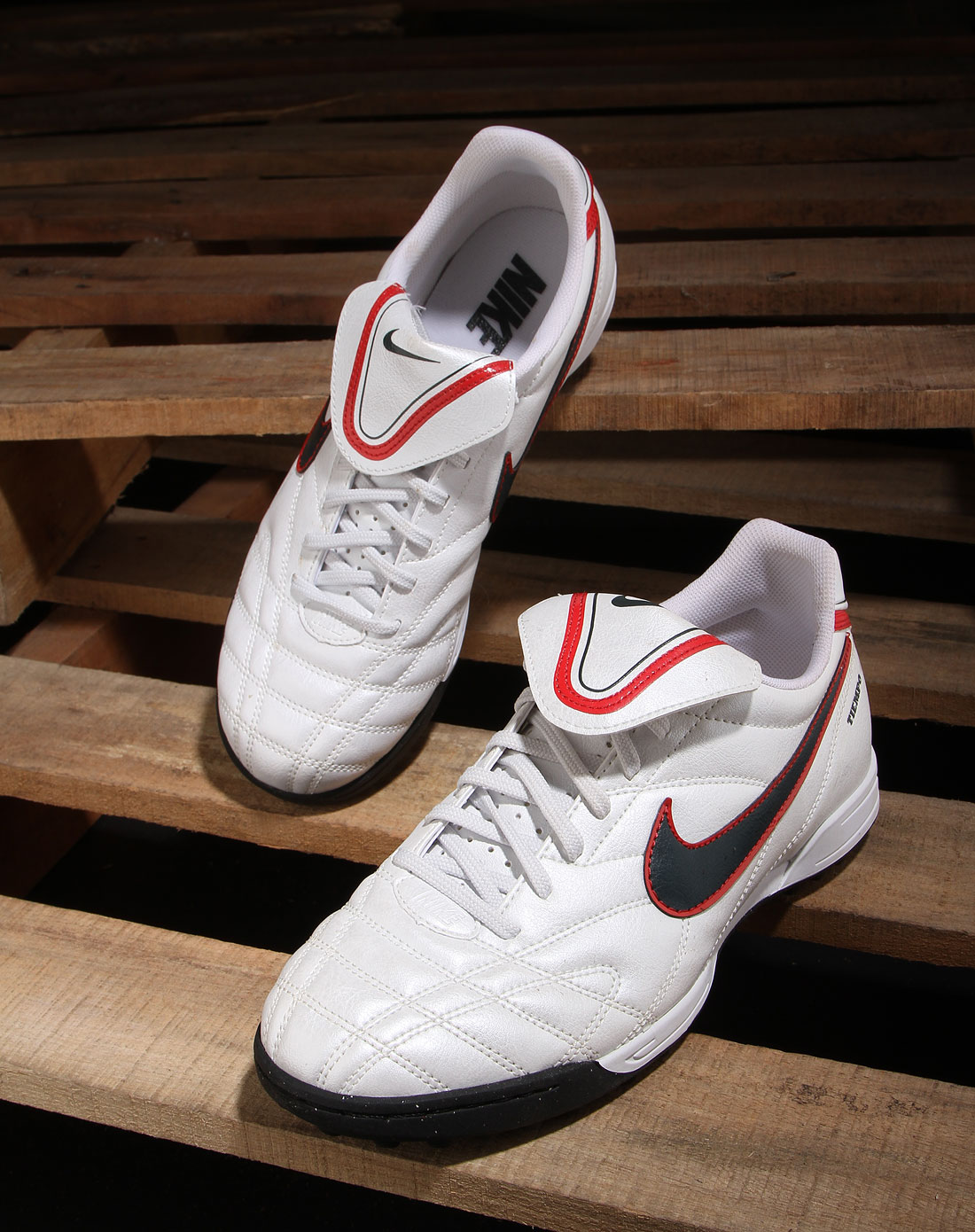 耐克nike男装专场-男款白色碎钉足球鞋