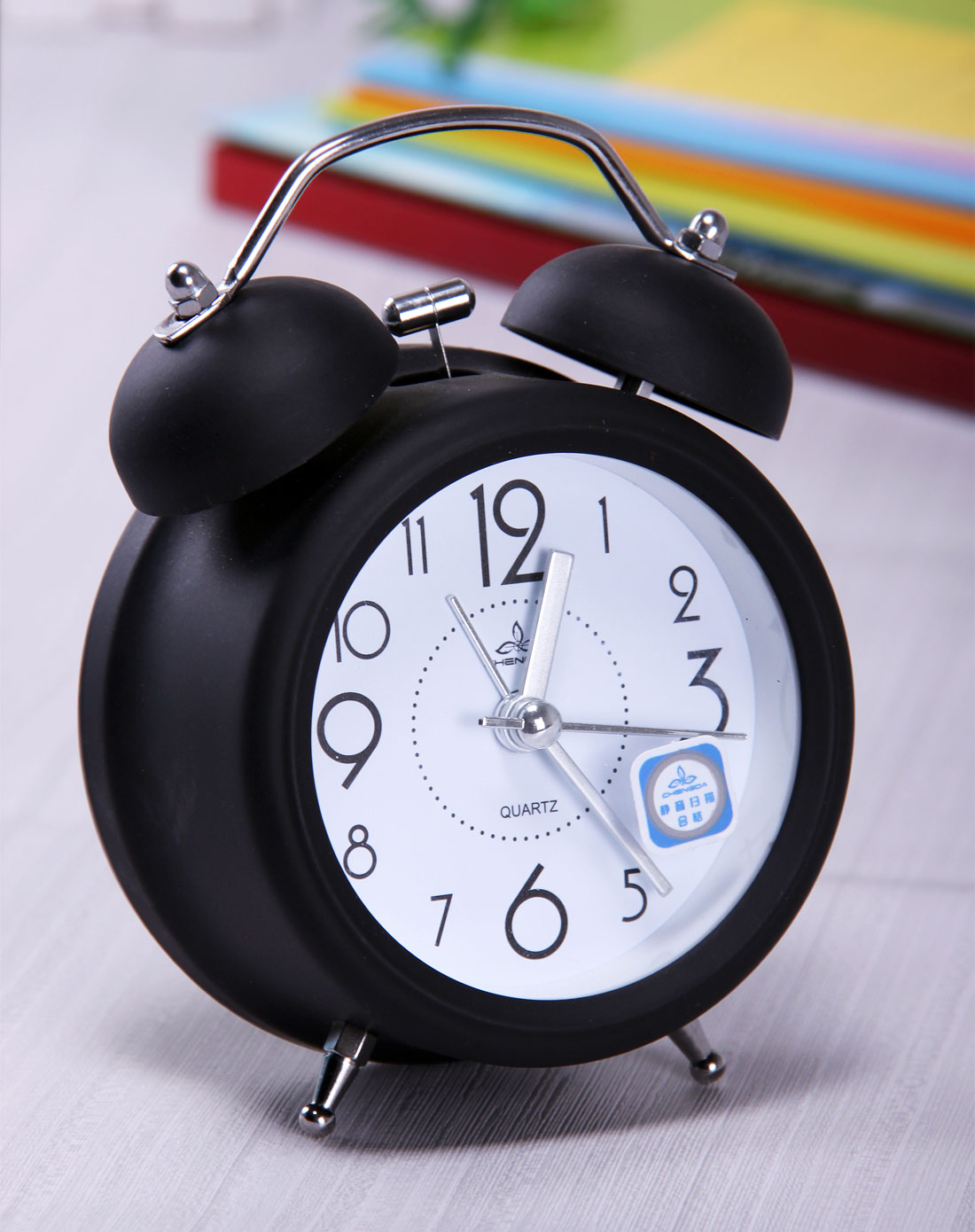 黑色q版叮当闹钟