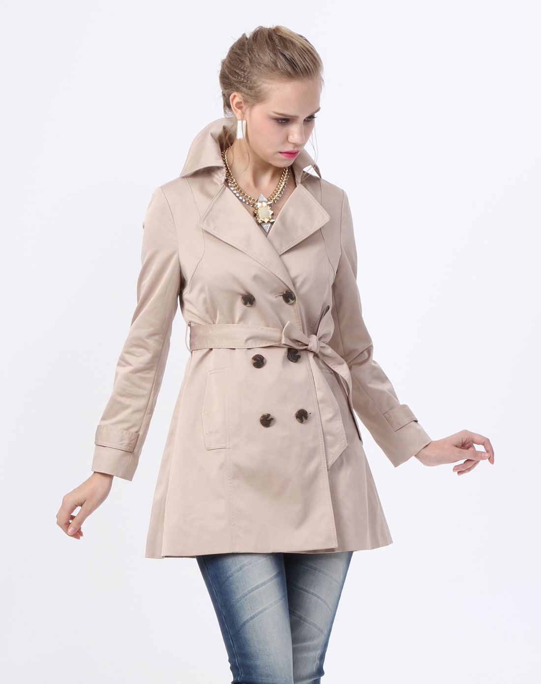 浅卡其色翻领双钮扣时尚长袖风衣