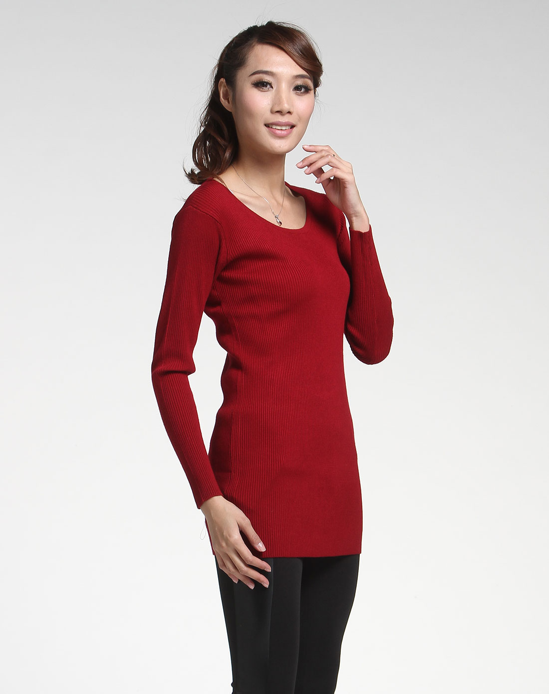 枣红色圆领简约长袖毛衣
