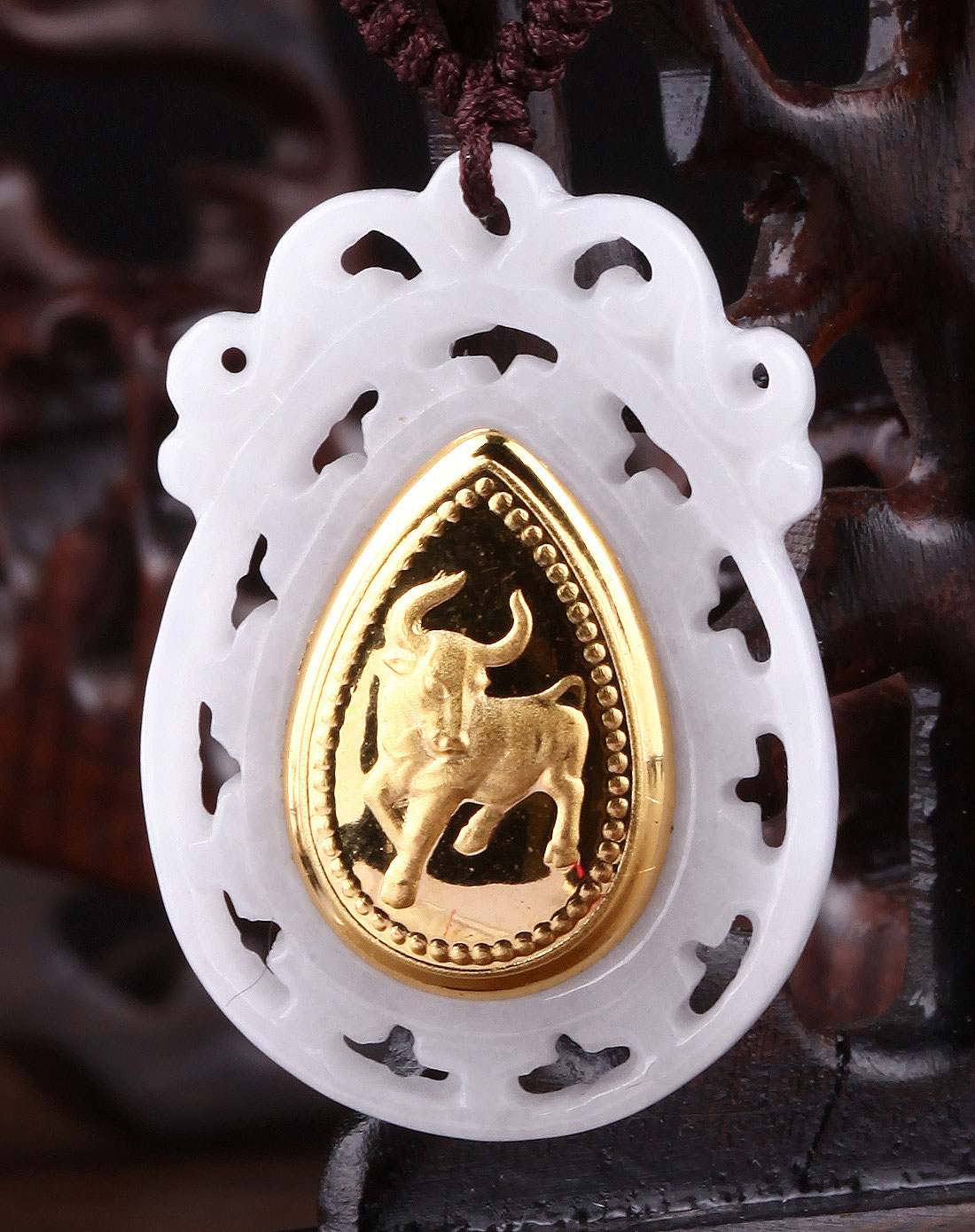 十二生肖翡翠金镶玉牛吊坠